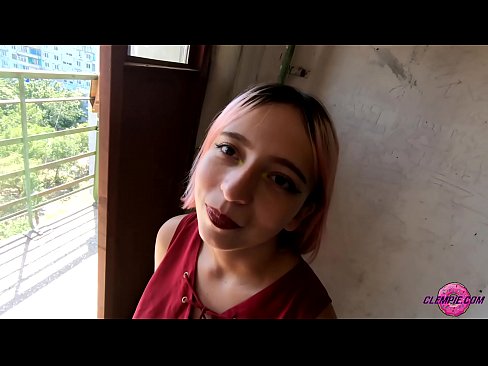 ❤️ Sensual student thith një të huaj në pjesën e jashtme - sperma në fytyrën e tij ☑ Pornografi anale tek ne ❌️❤